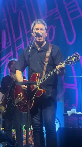 🎶 Noel Gallagher - Don’t Look Back in Anger (Oasis) 🎶 #oasis #noelgallagher #noelgallaghershighflyingbirds #noelgallagheredit #noelgallagheroasis #oasisband #oasisfans #oasismusic #dontlookbackinanger #oasistok #musictok #musictiktok #gig #gigfootage #concerts #concertvibes #concertvideo #music #livemusic #guitar #guitartok #musicviral #oasisvideo  