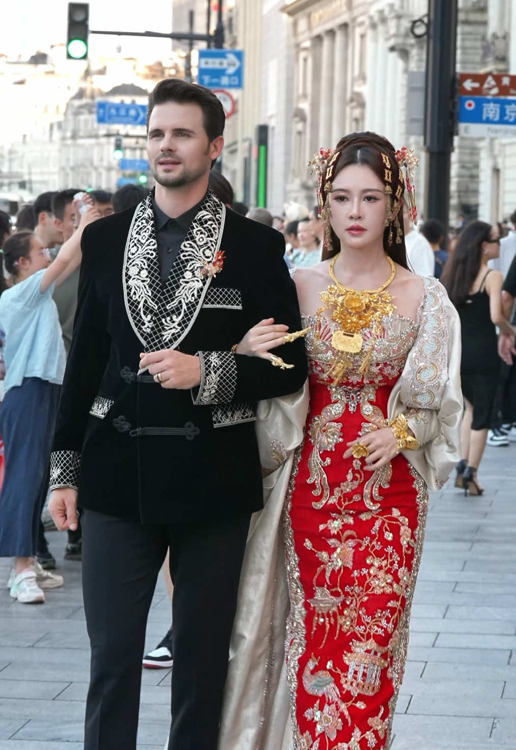 We are together again, and I don't know whether it's right or wrong. #princessying#kylie#adicosma #ygz 