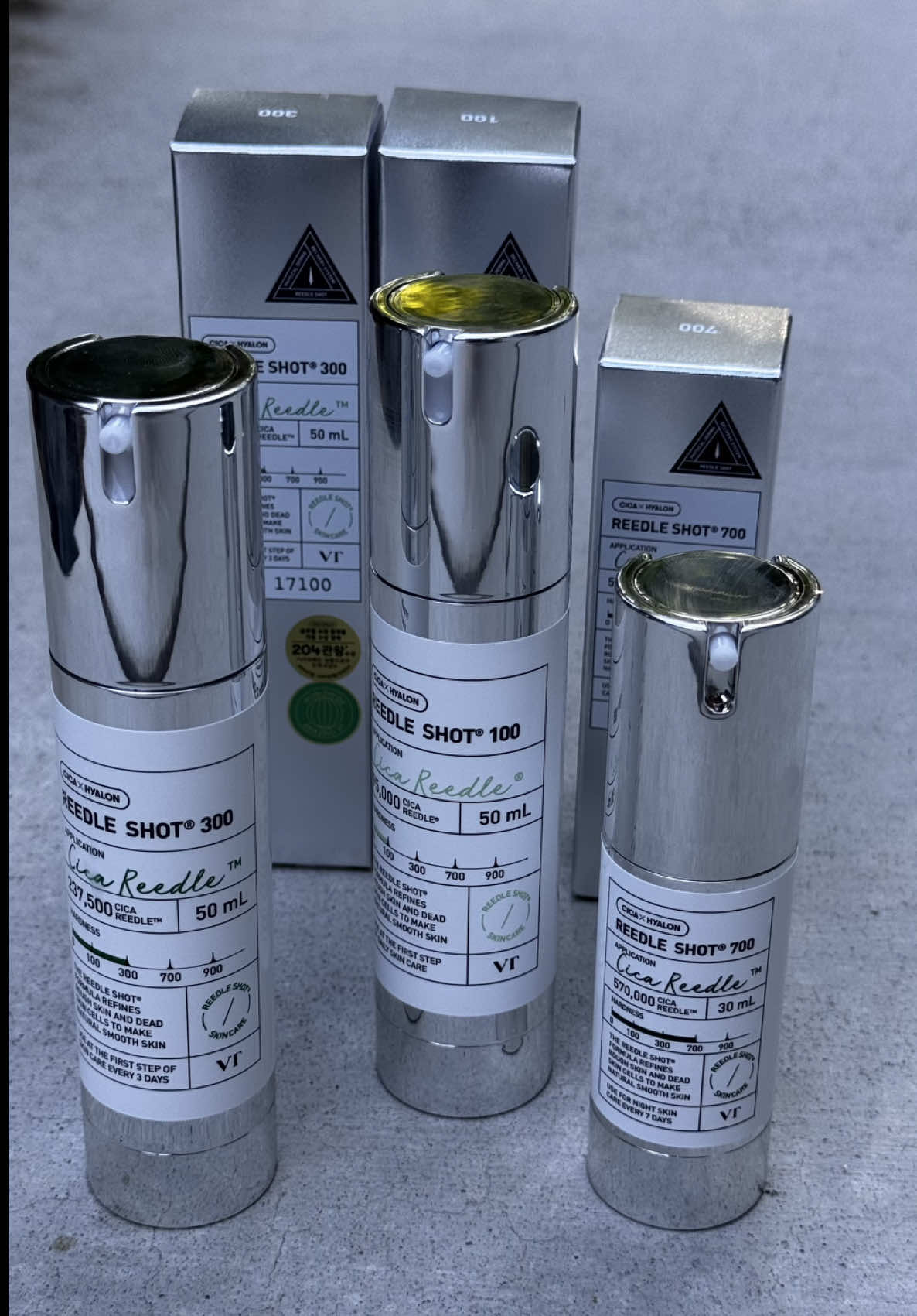 ✨Reedle Shot 100 / 300 / 700 are my favorites! The effect is like a salon treatment: my skin feels smooth, fresh and radiant. I adjust the levels depending on my skin condition - very convenient. I love it! ✨ @VT Cosmetics US  #vtcosmetics 