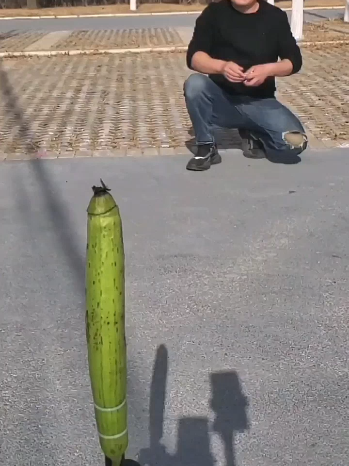 Crazy card throwing skills #card #skills #cut #amazing