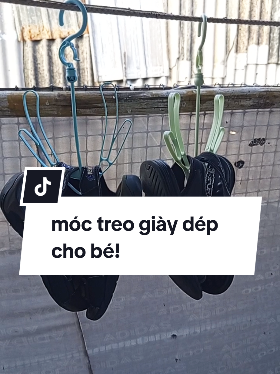 Móc nhựa treo giày dép cho bé. Rẻ mà xài cũng được. #mephusang #mocnhuatreogiaydep #moctreogiay #moctreogiaydep #xuhuong 