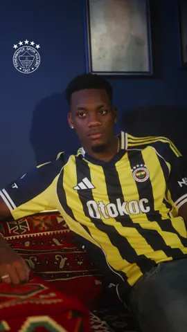 📞 Jhon Duran isminde bir beyefendi geldi. #JhonDuran #fenerbahçe
