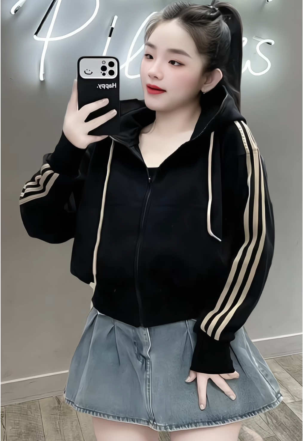 ÁO KHOÁC NỈ VIỀN TAY 3 MÀU CÓ NÓN, DÂY KÉO CAO, CÓ TÚI TRONG CHO NỮ Hoodie #xuhuong #viral #thinhhanh #trending #thoitrangnu #fashion #sanphamxuhuong #tiepthilienket #tiktokshop #aokhoac #aokhoacnu #aokhoacchongnang #aochongnang #aonang 