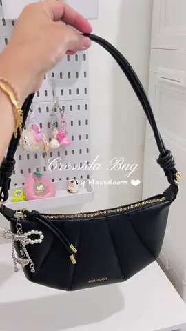 Cressida bag by @MOSSDOOM  #mossdoom #mossdoombag #cressidabag #taswanita #slingbag #shoulderbag 