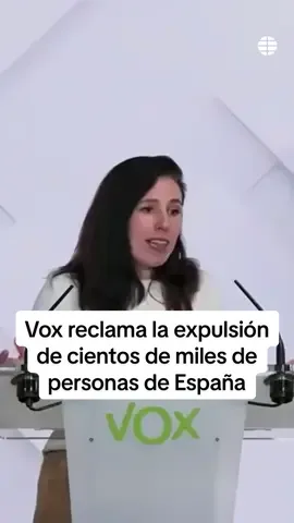 Vox reclama la expulsión de cientos de miles de personas de España El PP se desmarca claramente de la propuesta “de brocha gorda” hecha por Rocío De Meer, diputada de Vox en el Congreso, de “remigrar” a todos los que entraron en España de manera irregular, como solución “menos mala” #vox #diputada #pp