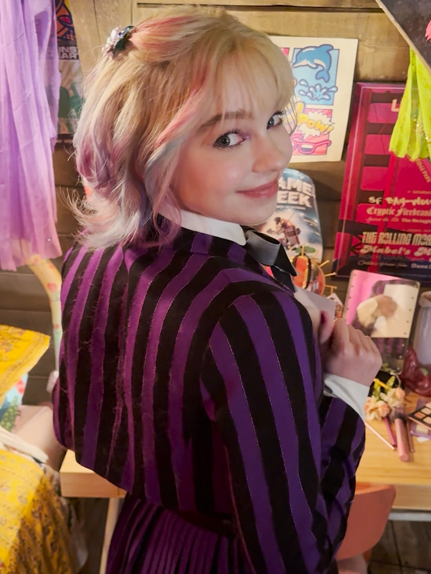 Enid siempre está llena de sorpresas. El tráiler de #MiércolesNetflix llega mañana.