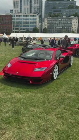 New is so much better than the old #lamborghini #lamborghinicountach #countach #hypercar #carbon #fyp #carcult 