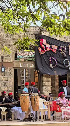 heri ya siku ya uswahili duniani 🥳🥳 .. kama wanavyosema wahenga yakwamba mwacha mila ni mtumwa basi tukitukuzeni uswahili 🫡 na kama tunavyojua waswahili ni watu wakarimu mno na wenyeee ukaribisho wa hali ya juu katika Jamii yao. najivunia mno kua mswahili 😍 #fyp #swahilitiktok #mombasatiktokers #culture #waswahili #Culture #EastAfrica #Kiswahili #SwahiliDay #tanzaniatiktok ##CapCut 