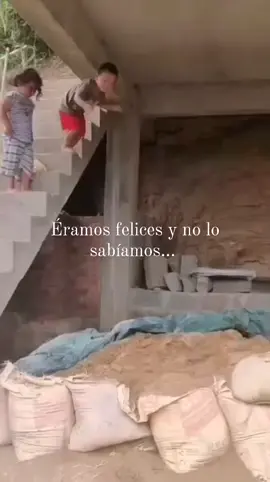 ERAMOS FELICES Y NO LO SABÍAMOS.