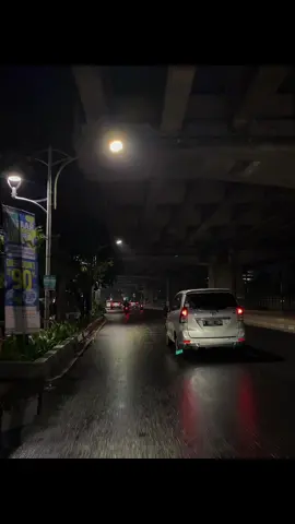 kamu dan hujan saat itu.