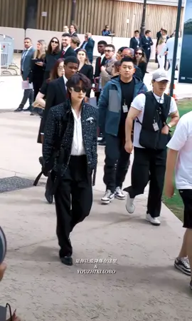 08.07.2025  |   Paris Fashion Week 2025 👑✨️💚 #yibo #nhấtbác #wangyibouniq #WangYiBo #VươngNhấtBác #WangYiBo #王一博 #王一博uniq #vuongnhatbac #wangyibo #yibowang #vươngnhấtbác #wangyibo王一博 #airportfashion #fashion #style #fashionboy    #chanel #parisfashionweek 