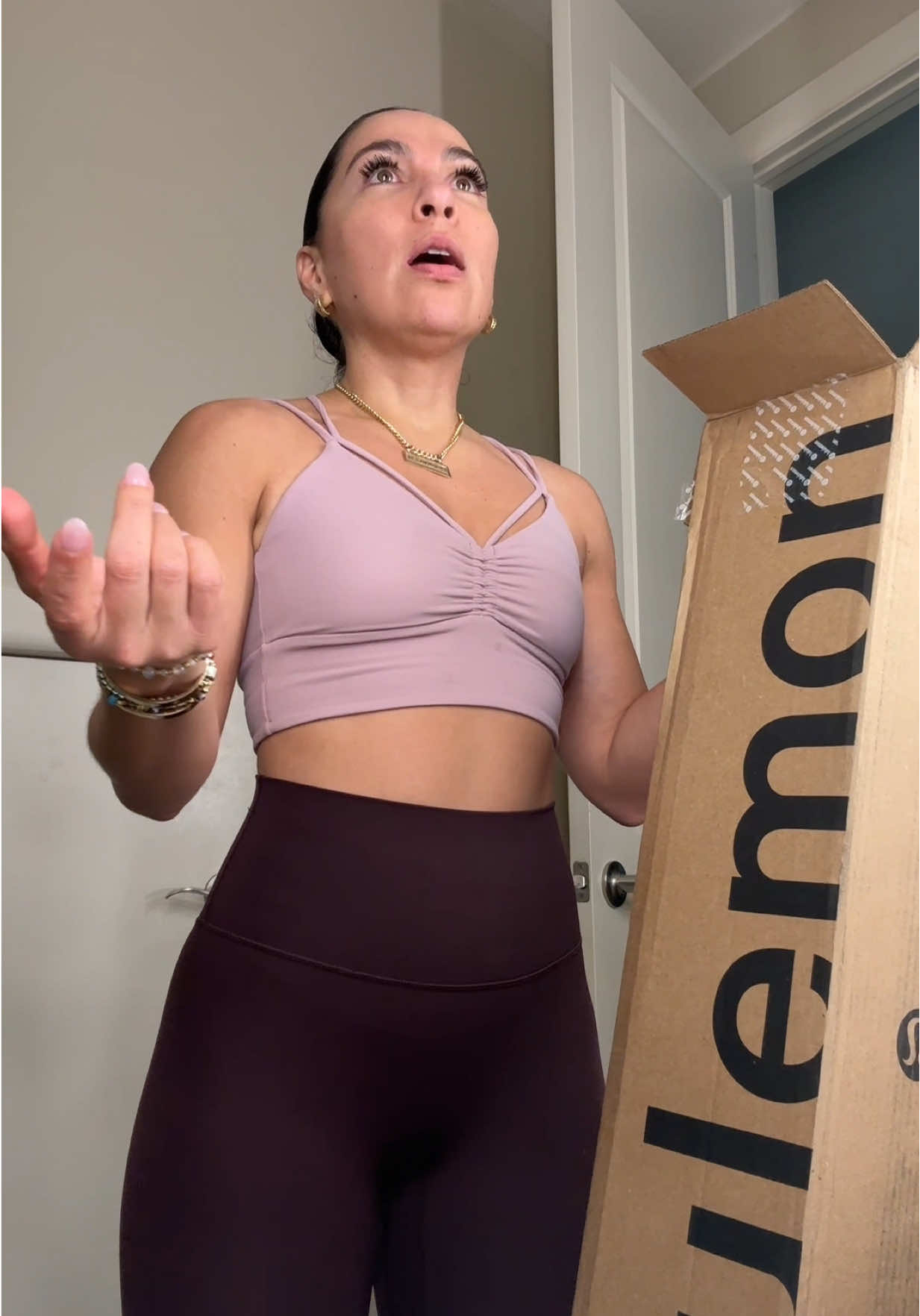 Mi nuevo MAT de yoga 🧘🏻‍♀️💕🌸💖 #unboxing #unboxingvideo #matdeyoga #yogamat #yogui #yogagirl #mcallen #tx #rgv #viral #fyp 