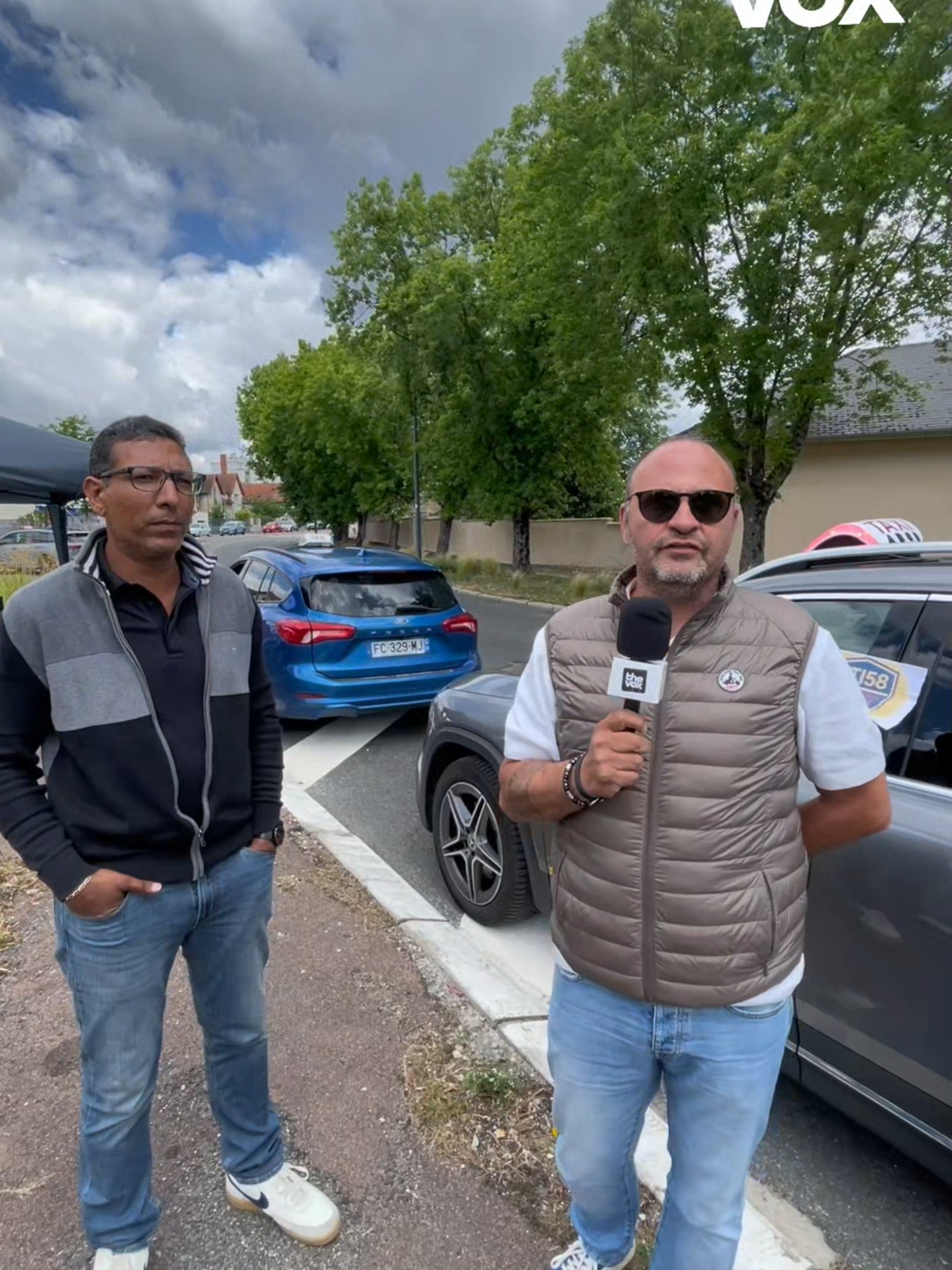 Les taxis manifestent pour la défense du transport sanitaire en milieu rural #santé #vsl #taxi