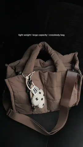 Must have waterproof puffer bag 💕💯 #pufferbag #waterproofbag #crossbodybag #westbronco #bagrecommendation #bag #musthave #universitybag #collegebag 