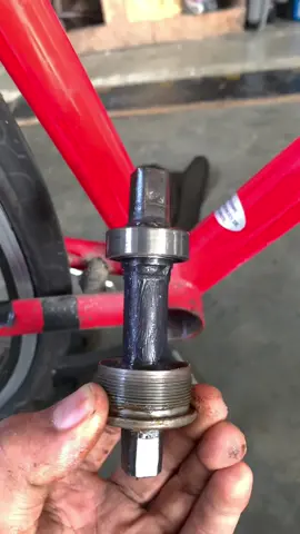 PAANO BA MAG REPACK NG SQUARE TYPE NA BOTTOM BRACKET? #tutorial #howto #DIY #bikemaintenance #bikemechanic #fixie #mtb #roadbike 
