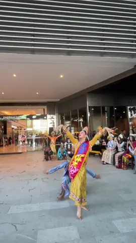 Grupa z Filipin! 🇵🇭  . . . . . . . #philippines #dance #philippinessance #native #borneo #dancefestival #internationaldance #international #malaysia #2025 #show #music #fyp #dc #culture #culturaldance 