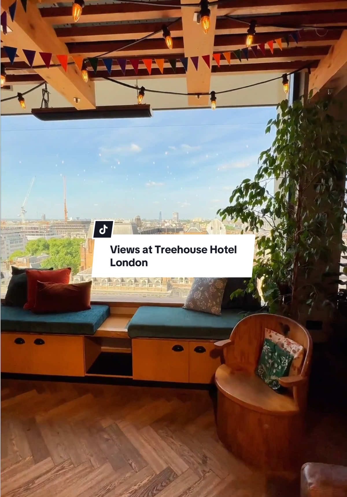 Panoramic views on a sunny day in London? Nothing gets better than that. 😍 #treehouse #londonhotels #londonviews #restaurant #thingstodoinlondon 