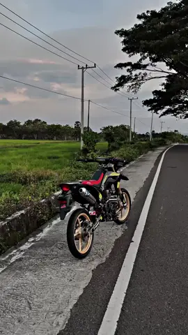 #supermotoherexstyle #crfbaladewa #ransexhaustoriginal #surexgank #supermototiktok #supermoto#crfsurex #surexboy #yongiyongiyong #surex#supermotoindonesia 