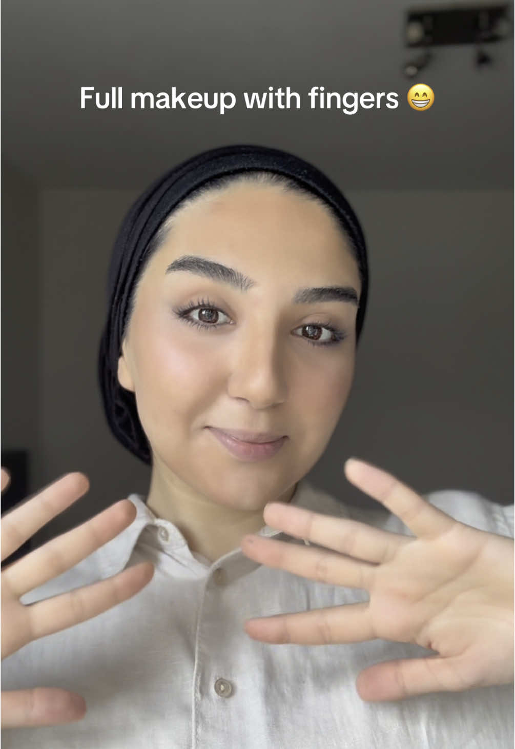 Who needs brushes when you’ve got magic fingers? ✨ Here’s how I did a full face using only my hands — it’s giving natural glam and soft touch vibes!  #FingerMakeup #NoBrushChallenge #MakeupWithHands #NaturalGlam #SoftGlamLook #MakeupHack #BeautyWithFingers #ViralMakeup #MakeupTransformation #DIYMakeup #TikTokBeauty 
