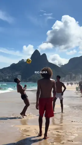 this is your sign to book that brazil trip 🇧🇷 #rio #carnaval #riodejaneiro #brazil #carnavalrio #summervibes #carioca #aura #carnaval2026 