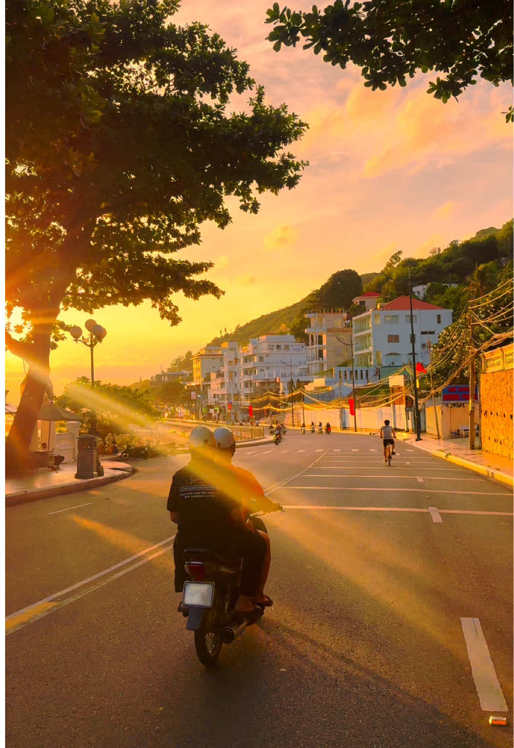 Hoàng hôn Vũng Tàu chiều nay 8/7 #thuedovungtau #thuedovungtaureview #reviewthuedovungtau #thoitietvungtau #anchoivungtau72 