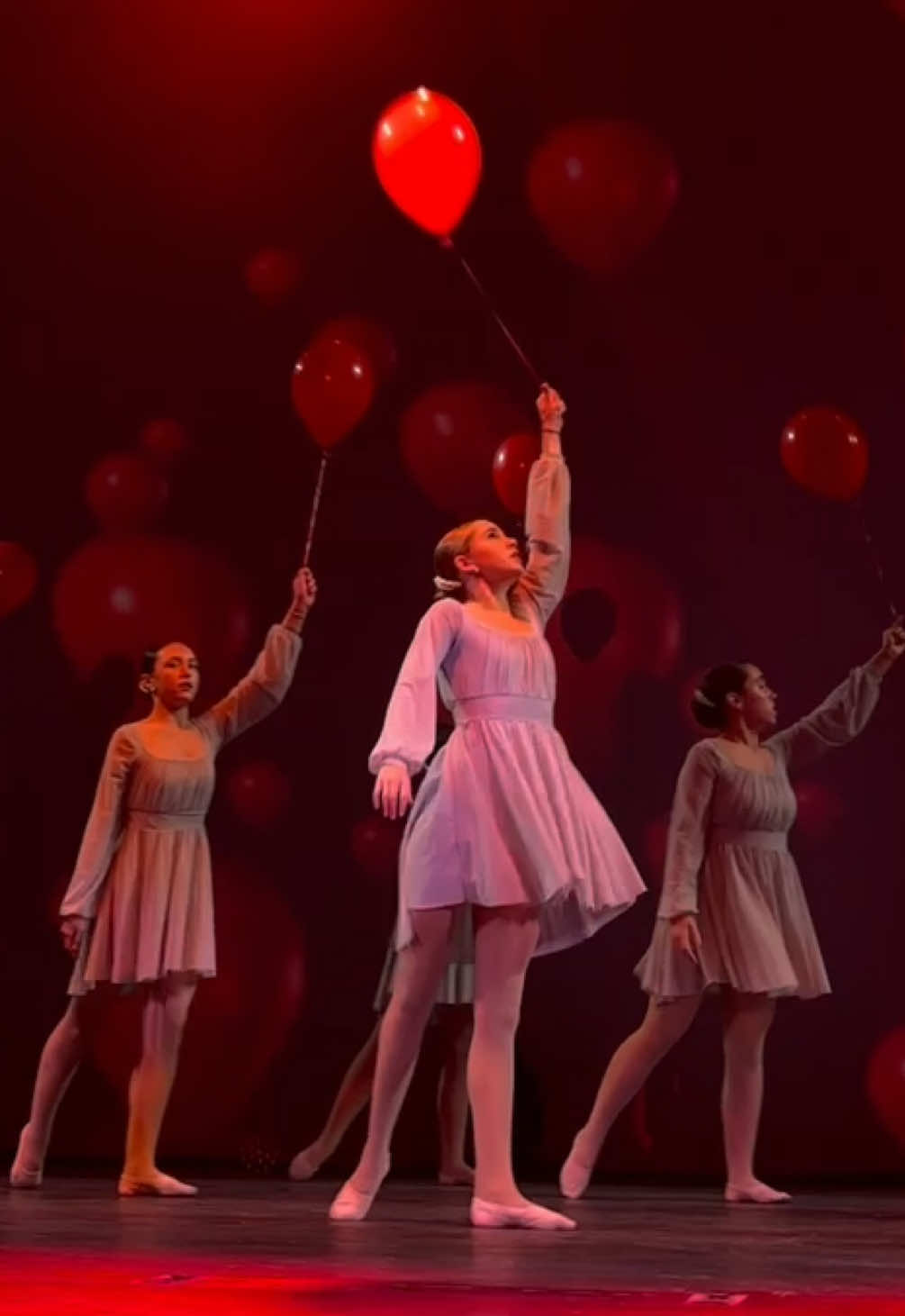 🎈✨ #fyp #fypシ #dance #recital #contemp #contemporary #balloon #balloons #foryou #foryoupage #talent #dancersoftiktok 