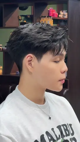 Kiểu tóc không dành anh em tóc dày #timbarbershop #tocnamdep #uontocdep #sidepart #texture #xuhuong 