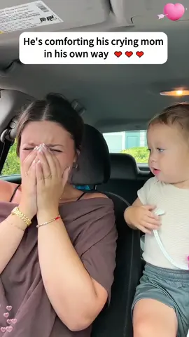 Baby loves mommy❤️#babylove #baby #Love #mom #cute #core #fyp #moving #babiesoftiktok #MomsofTikTok 