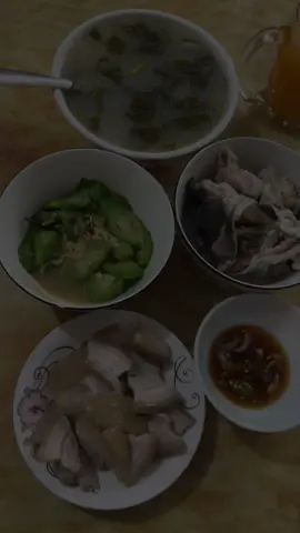 Bửa Cơm đơn giản 🥰🥰#nhachaymoingay #vuivemoingay❤️ #binhyen #mayman #anngonnaugon #muasamcungtiktok #muataitiktok 