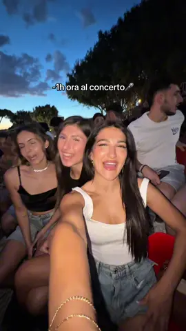 È stato super emozionante a mandare al mio primo concerto di @Fabri Fibra insieme a 2 di voi💕 VI AMO