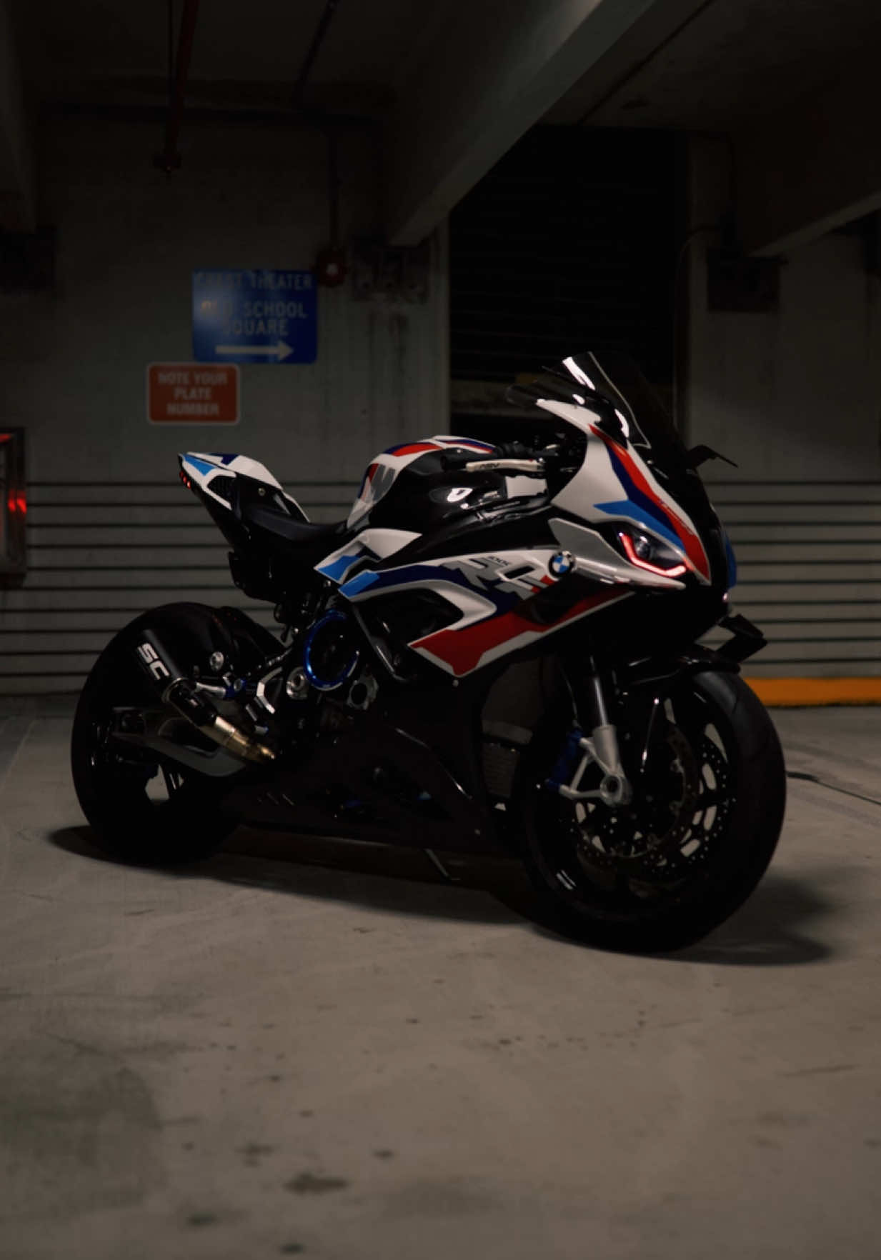 Splash 💦  #bmw #s1000rr #bmwmotorrad #bikelife #bikelifestyle #superbike #s1krr #s1000rr #bmws1000rr #bike #BookTok #motorcycle #wheelsbikersoftiktok #brutalbikes 