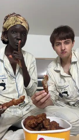 Korean chicken 🍗🍗#fypシ゚ #couples #mukbang 