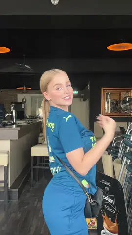 189/365 - achterkant van me shirt is kapot door het wassen 💔