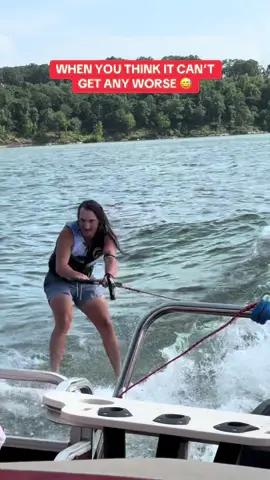They’re ok! (Via @Isaak is Daddy👀) #wakesurfing #tubing #fail 
