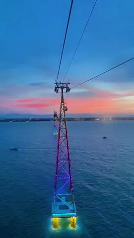 Ngồi trên cáp treo đảo Ngư ngắm trọn hoàng hôn trên biển Cửa Lò cảm giác nó chill đến lạ #cualo #nghean #hoanghon #xuhuong #fyp 