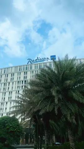 Các cô em iu bỉnnn 👯‍♀️🌊#radissonblu #bien #camranh #resort #muahetuyetvoi 