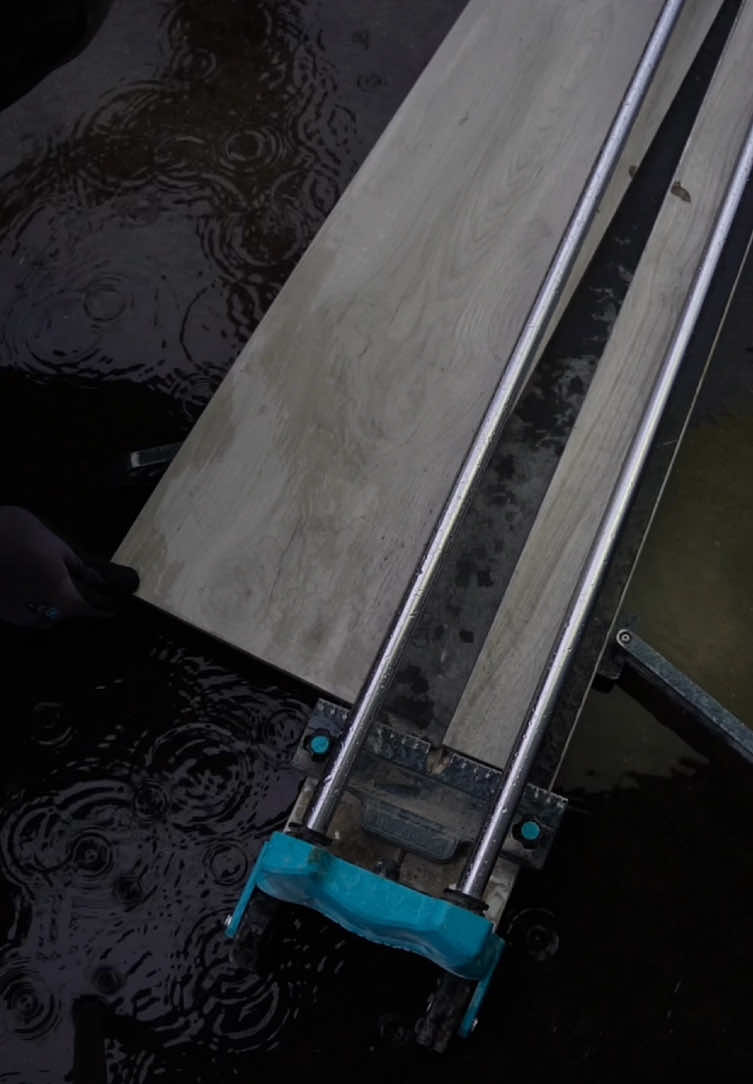 Weer of geen weer Bihui werkt altijd! #bihui #tegelzetter #bihuitools #bouw #klus #klussen #gereedschap #stucadoor #bouwen #buitenleven #tegels #klusser #klusser #stukadoor #tiling #lijmkam #tegel #bihuinl 