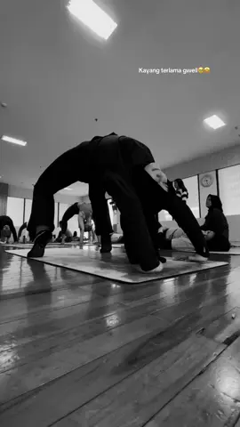 Finally, after 2bln jadi sobat yogis 🥹✊🏻 #neosava #neosavacommunity #yogamatneosava #yoga #yogapose #yogachallchallenge #yogacommunity 