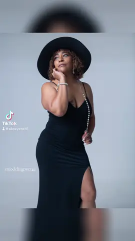 When the photo shoot hits just right 💋#modelingover40 #blessedlife #model @Urban Talent 
