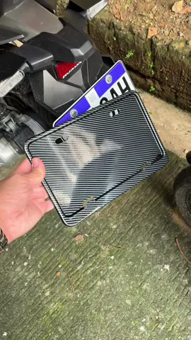 Dagdag protection sa plate mo, dagdag porma pa, tapos wala pang hule. #platecover #motorcycleaccessories #click #platecoverformotorcycle 