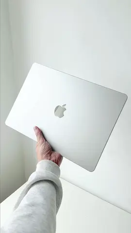 Apple MacBook Air M4 2025 #apple #unboxing #macbook #macbookair #malaysia #trx #kualalumpur #kl #m4 #reels #silver #macbookair15inch  @apple 