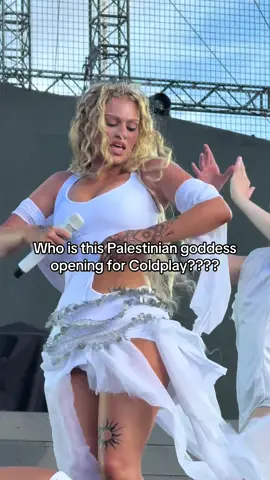 The way she opened for Coldplay and stole the whole show… who else got chills?? #E#ElyannaE#ElyannaLiveE#ElyannaOnTourE#ElyannaFans #E#ElyannaEditsE#ElyannaVocalsE#ElyannaMusicE#ElyannaCover #E#ElyannaEraE#ElyannaVibesE#ElyannaAestheticElyannaPerformance