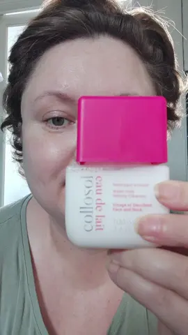 Découvrez l'eau de lait de Collosol en format 100 ml pour chez soi ou pour les déplacements. ce matin il m'a nettoyé l'excédent de sébum de la nuit , nettoyé la peau avec une sensation veloutée, fraîche et au parfum léger. Ne pas appliquer sur les yeux. #test #produitoffert #beaute #peau #skincare #skincareroutine #eaudelait #collosol #trustt @Collosol Paris  @trustt 