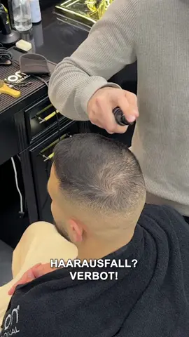 Lichte Stellen? Nicht mit dir! ✅ Der Magicolour Hairconcealer schenkt dir in wenigen Minuten sichtbar volleres Haar ✅ Der Farbton passt sich perfekt an – kein Verklumpen, kein künstlicher Look ✅ Wasser-, schweiß- und alltagsresistent – hält bis zu 5 Tage ✅ Dermatologisch getestet – mit „Sehr gut“ zertifiziert ✅ Für jeden, der sich schnell, unkompliziert und zuverlässig mehr Haarfülle wünscht