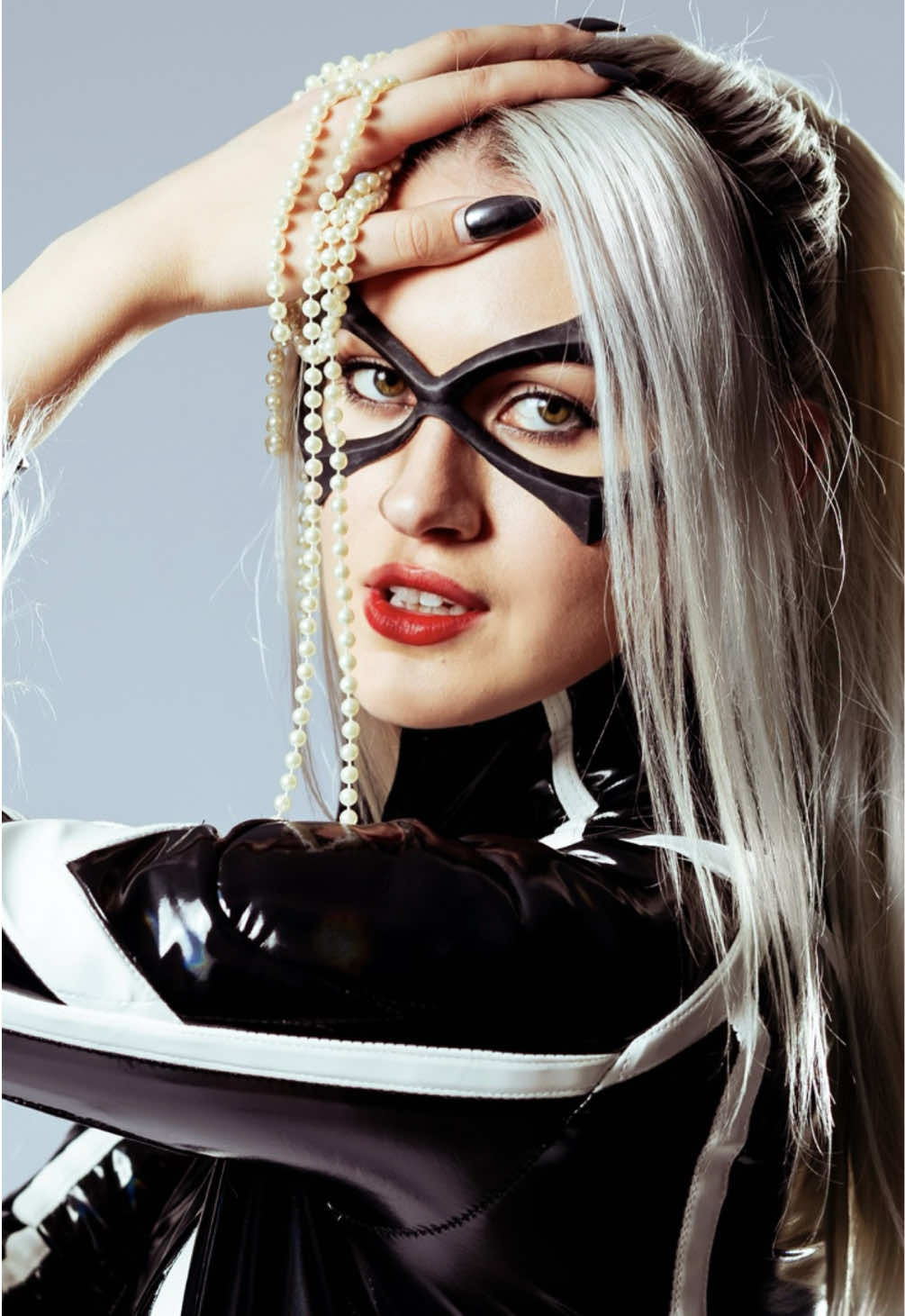 Cat got your tongue? 🐈‍⬛🖤  @Hannah.beemer #blackcatcosplay #catwomancosplay #marvelcomics #cosplaygirl #spiderman #dccomics #marvelrivals #superman #batman 