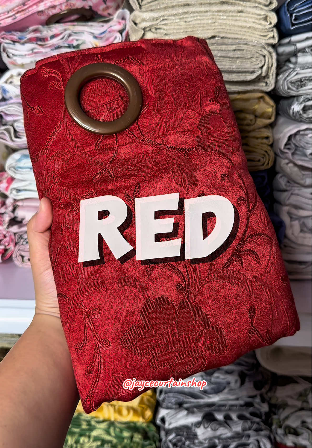 Crafted from premium fabric, they effectively filter sunlight while maintaining a soft natural glow indoors. The rich red color adds a vibrant accent to your space — perfect for living rooms, bedrooms, or offices. #curtains #redcurtain #JayceCurtainShop #SemiBlackout #HomeStyle #fyp #homedecor #kurtina 