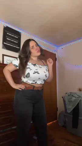 Easy dance! #fypシ #foryou #viralsound #fitcheck #goodvibes💕 #trending #vibess 