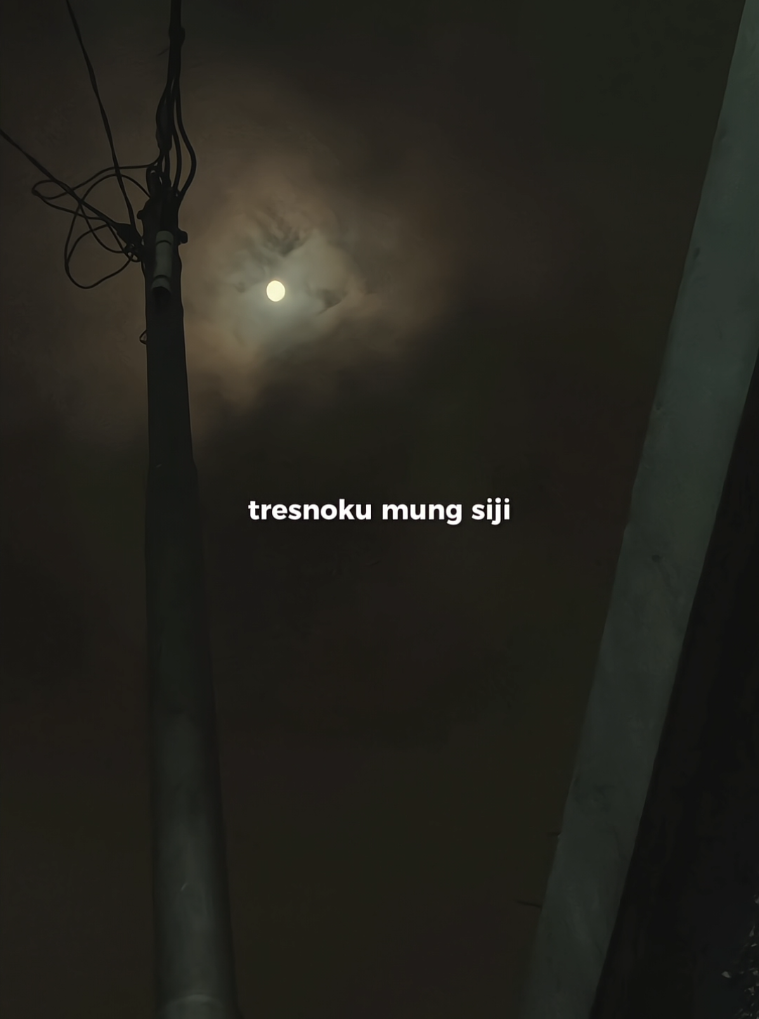 @Prz:antara dia yang terbaik atau cuma mengisi hari-hari yang baik. #overlay #liriklagu 