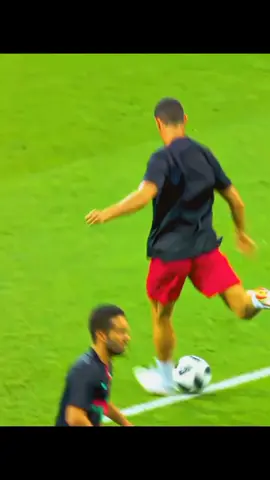 أكتب رونالدو وسيب الكيبورد يكمل 🇵🇹🤴🤪  ... #كريستيانو_رونالدو🇵🇹 #الدون_🇵🇹🔥cr7 #كريستيانو #كره_القدم_قصه_عشق_لاينتهي🤩 #مهارات_كرة_القدم #رونالدو🇵🇹 #مهرجنات🔊 #تصميمي❤️ #تيم_رونالدو_🇵🇹 #كريستيانو_رونالدو🇵🇹 