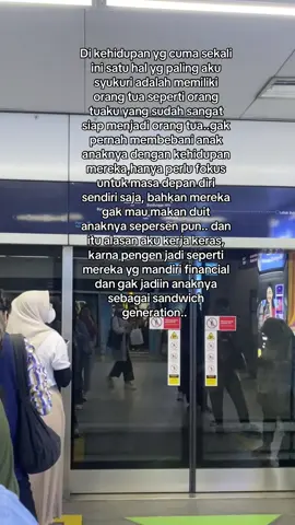 Kalau anaknya pulang malah mau ngasih banyak macam, ada yg mau bawain beras sekarung lah apa lah padahal anaknya di jkt bisa beli beras sekalian Kebon nya🥹.. setiap ulang tahun dikasih kado pasti telfon sambil berkaca kaca gak henti ngucap terimakasih padahal harga nya gak seberapa di banding cinta kasih dan pengorbanan yg mereka berikan selama ini.. sehat sehat ya ma pa ..🥹 #fyp #fypage #CapCut #sandwichgeneration #mandirifinansial #tulangpunggung 